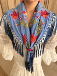 Manton Villamanrique azul con flores