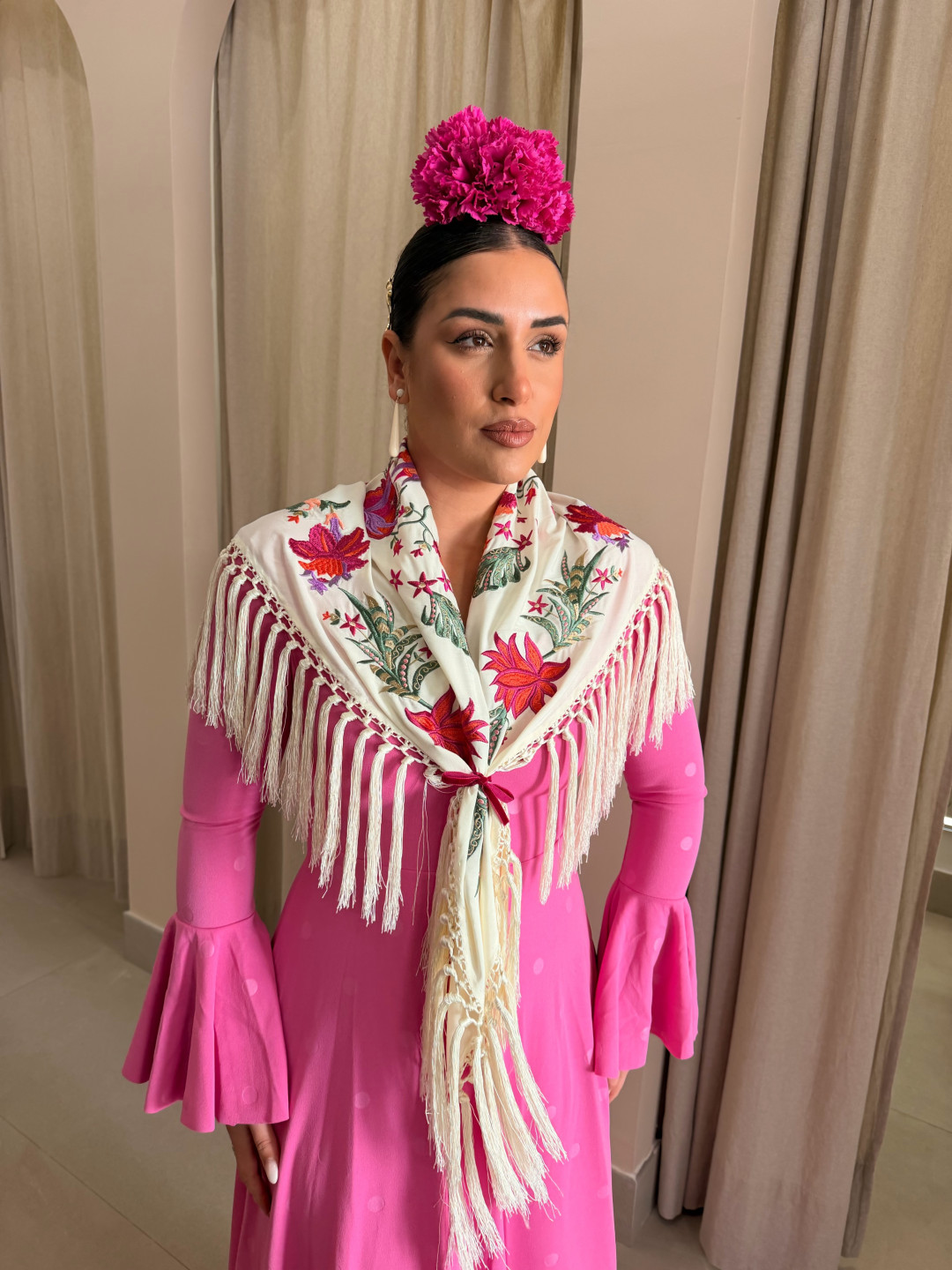 Manton Hinojo blanco con flores