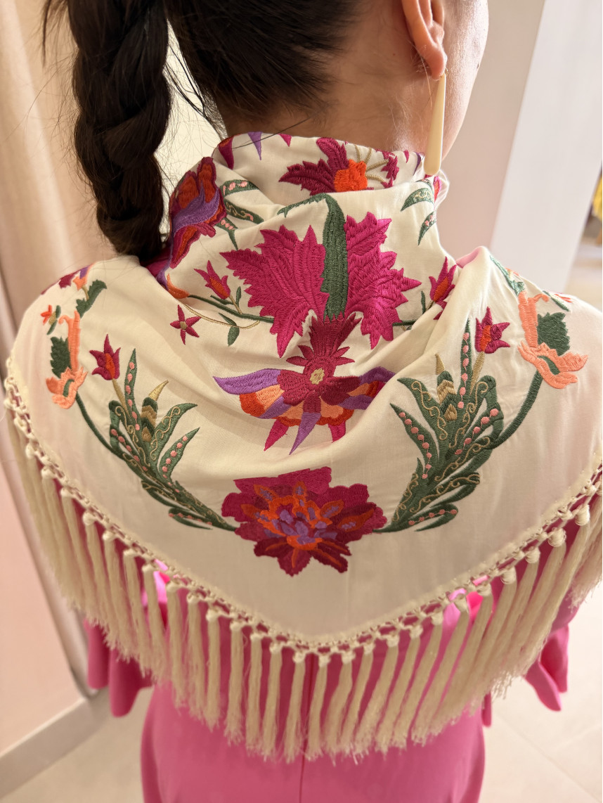 Manton Hinojo blanco con flores