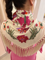 Manton Hinojo blanco con flores