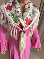 Manton Hinojo blanco con flores