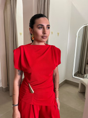 total look minerva rojo