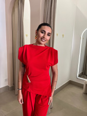 total look minerva rojo