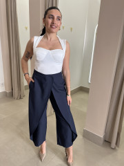 Pantalon barrel detalle cruzado