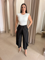 Pantalon barrel detalle cruzado