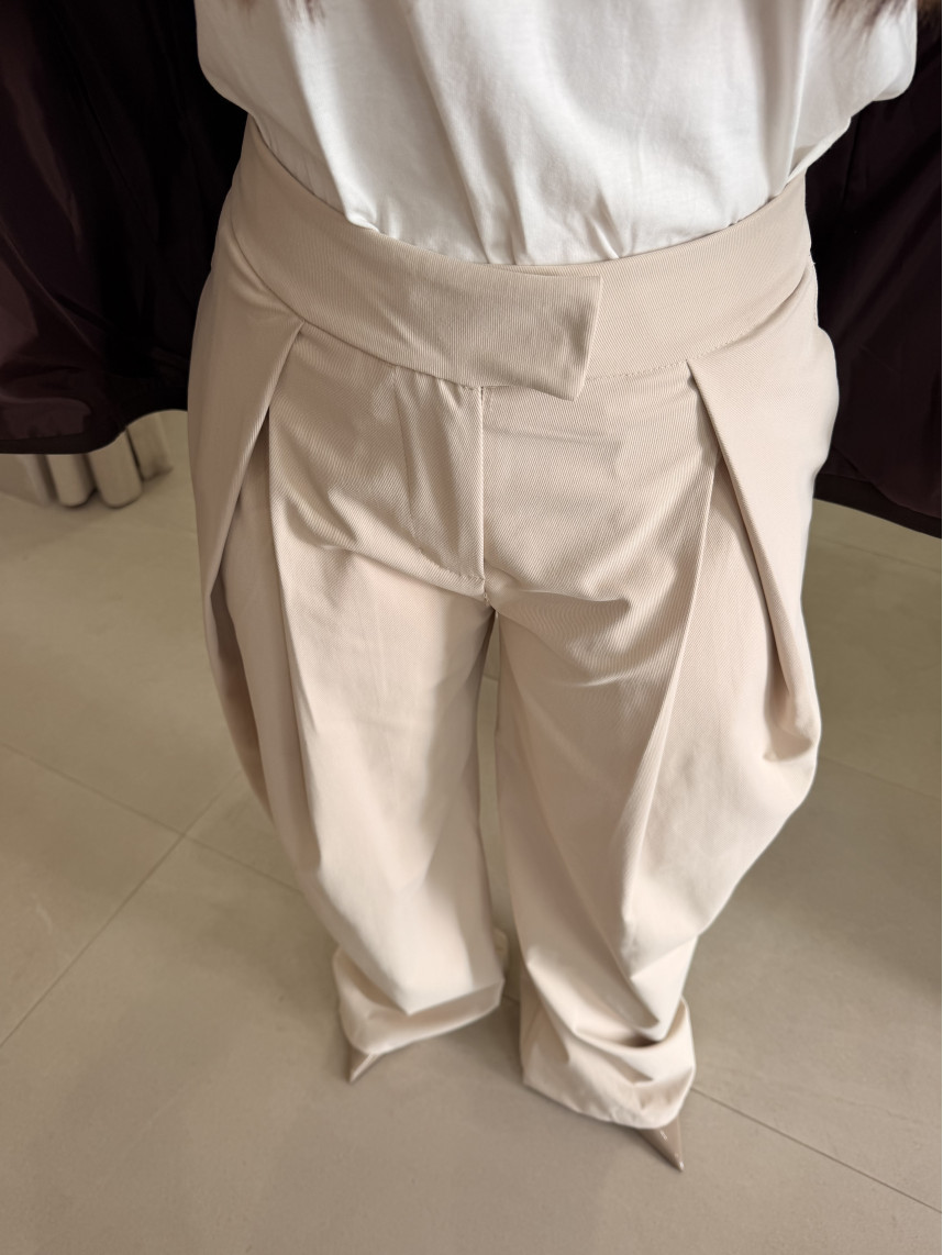 Pantalon balloon detalle pinzas