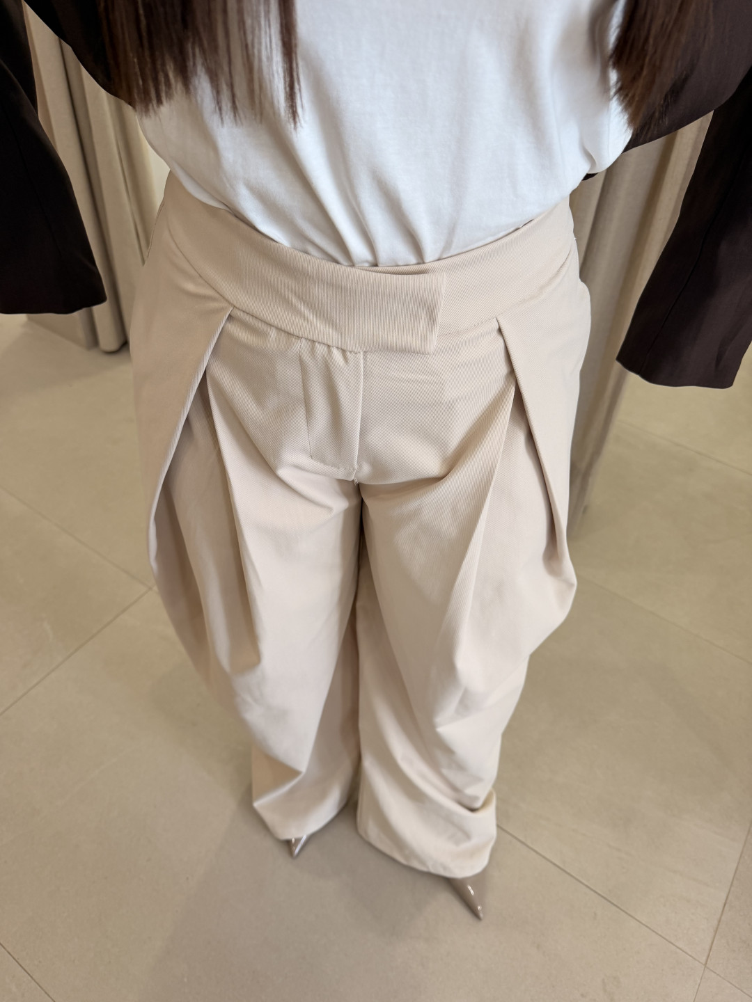 Pantalon balloon detalle pinzas