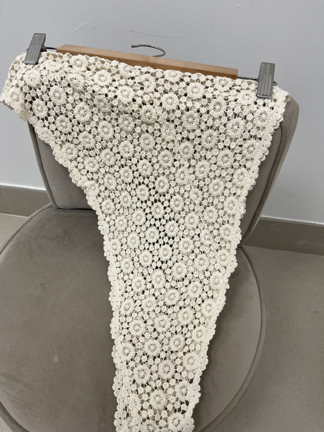Pañuelo crochet beige