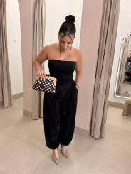 Top asimetrico encaje negro