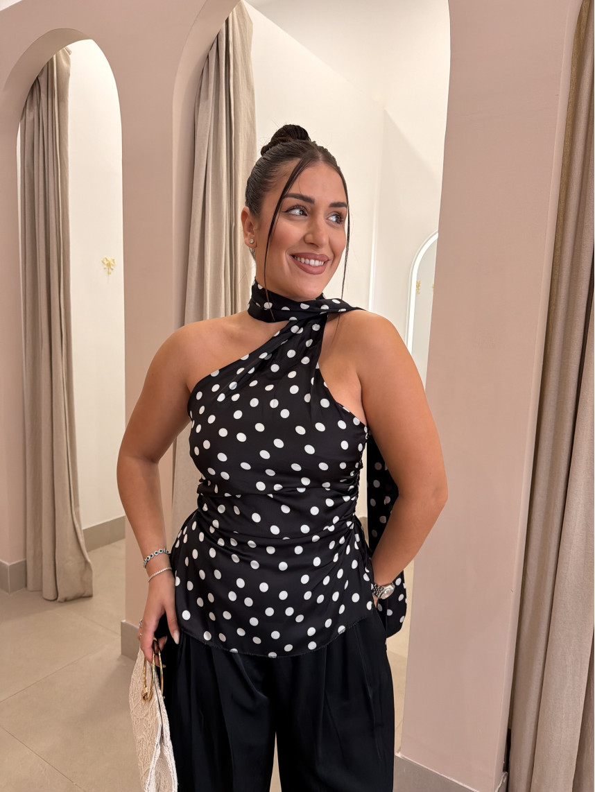 Top lunar detalle foulard negro