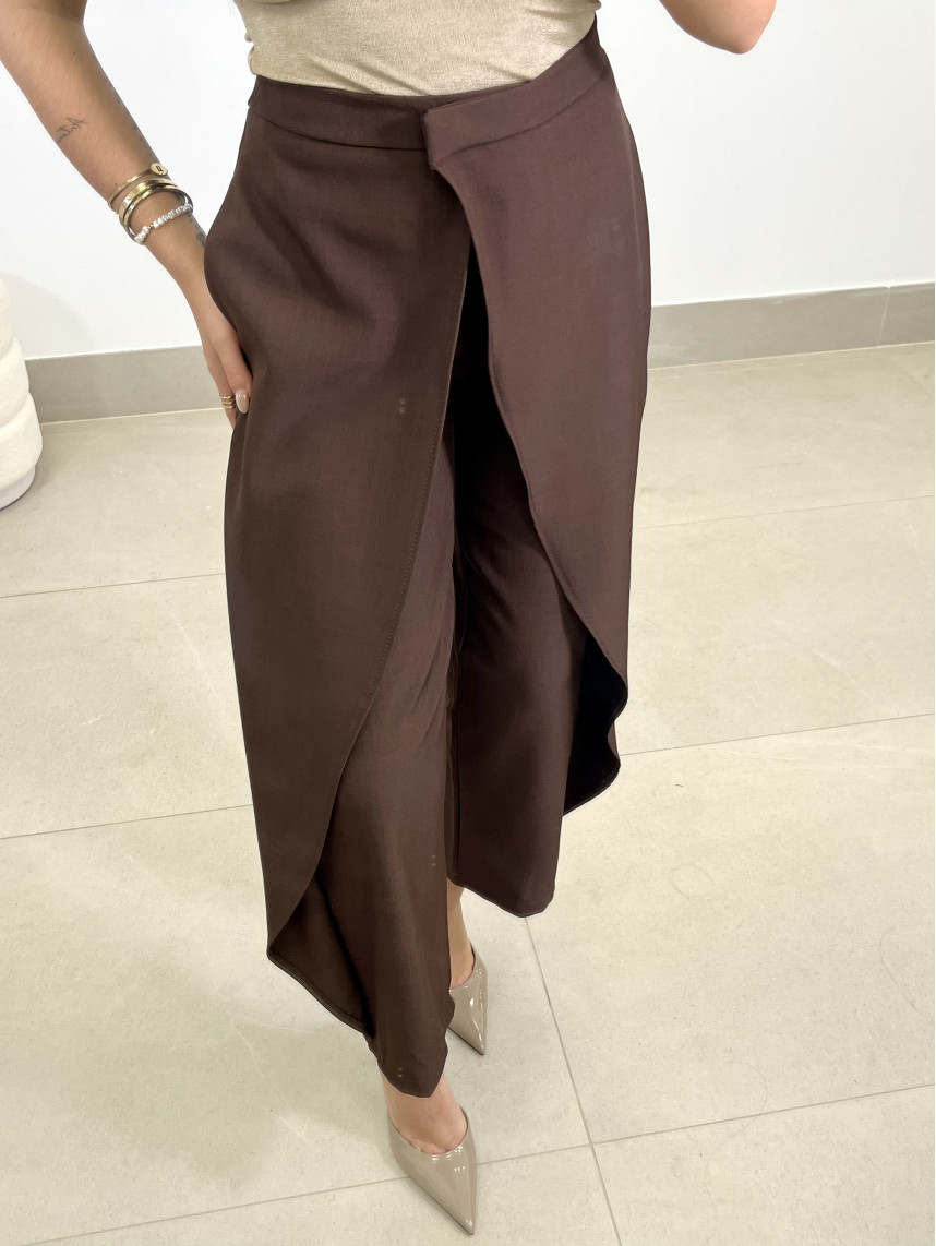 Pantalon barrel detalle cruzado marrón chocolate