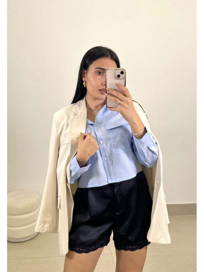 Short satinado detalle encaje azul