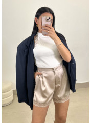 Short satinado detalle encaje beige