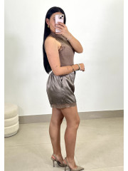 Short satinado detalle encaje topo