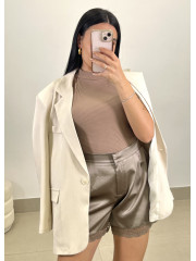 Short satinado detalle encaje topo