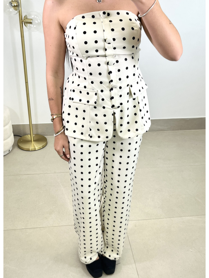 Total look lunares detalle pemplum blanco