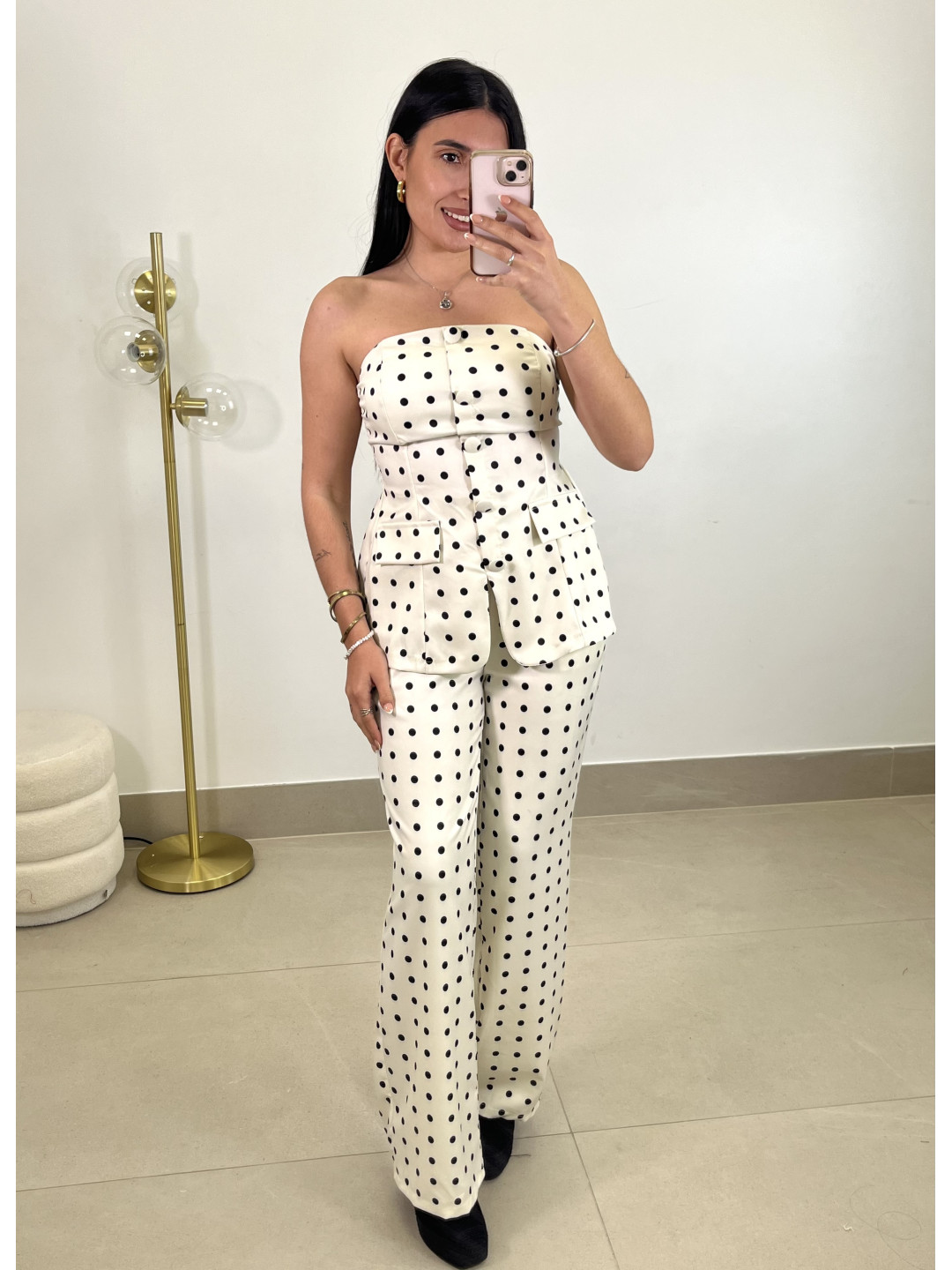 Total look lunares detalle pemplum blanco