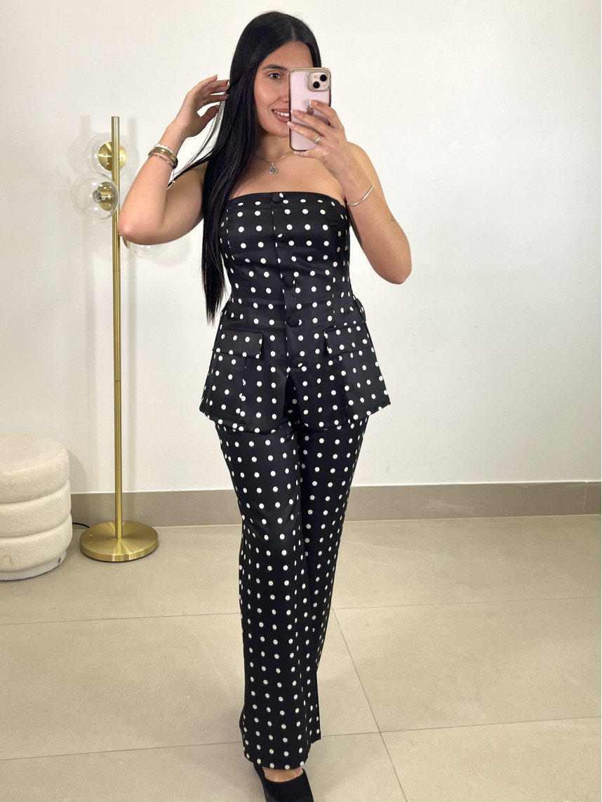 Total look lunares detalle pemplum negro