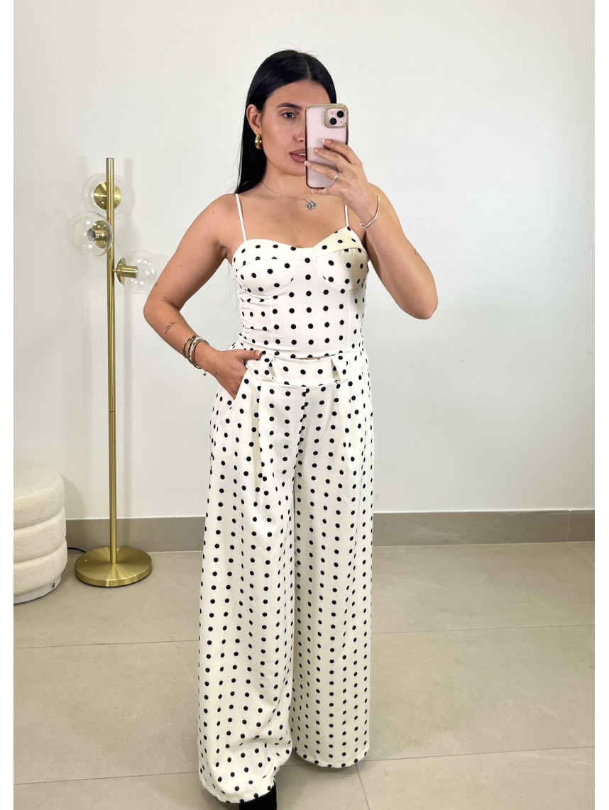 Total look lunares blanco