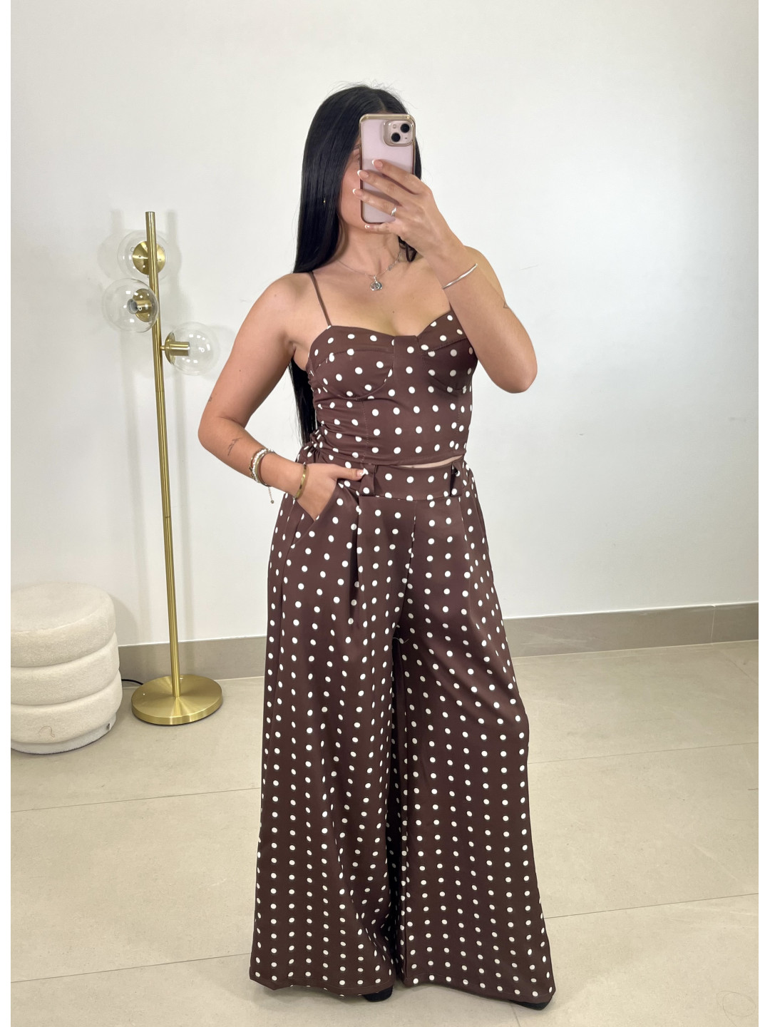 Total look lunares marron