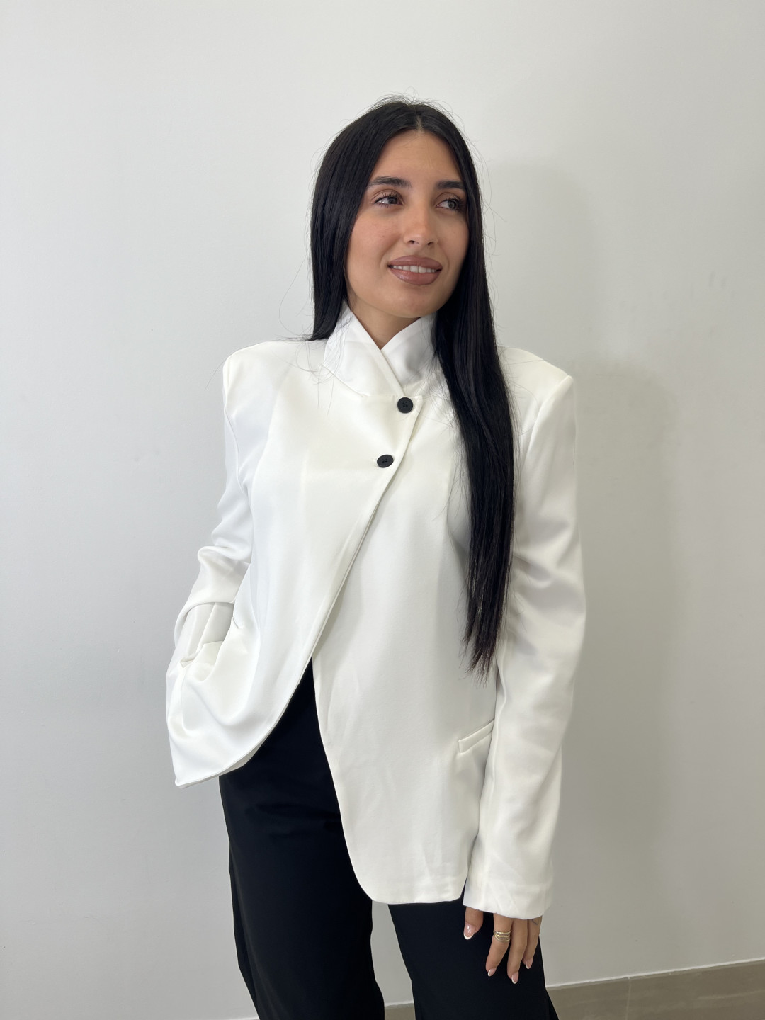 Blazer detalle cierre viral blanca