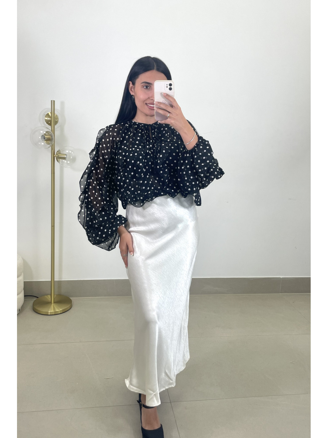 Falda satinada blanca