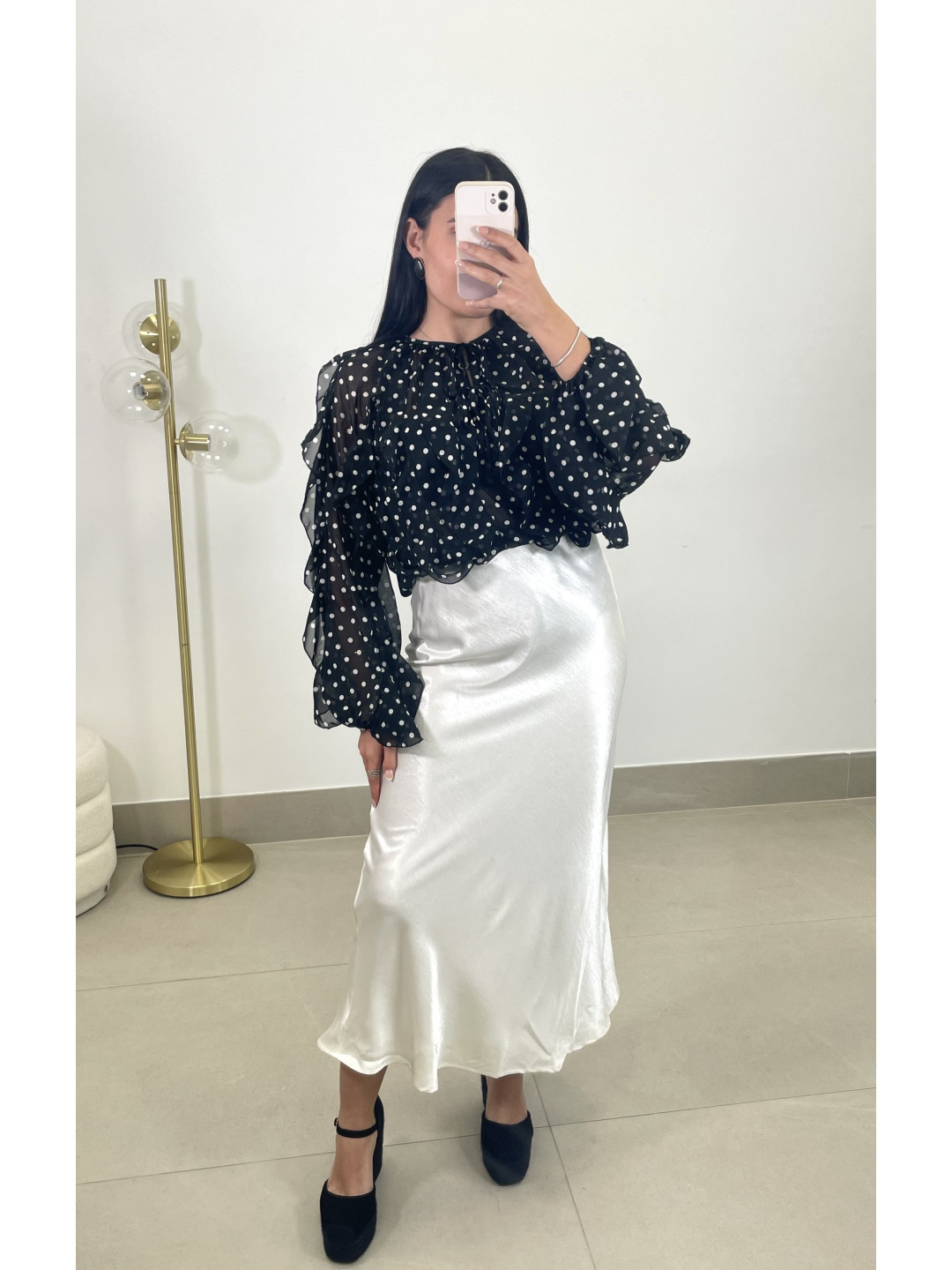 Falda satinada blanca