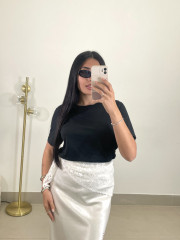 Falda satinada blanca