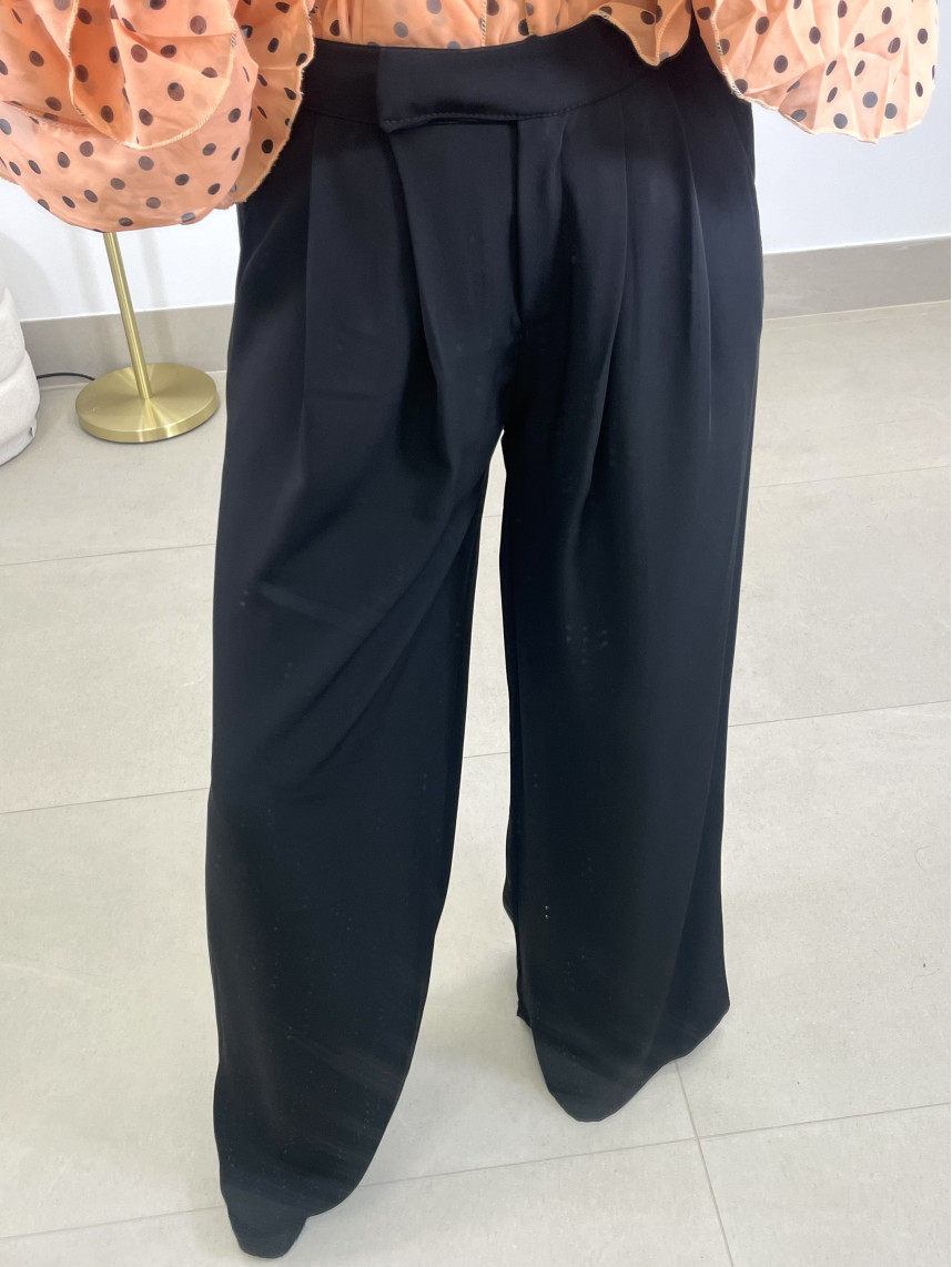 Pantalon pinzas fluido detalle cinturilla cruzada