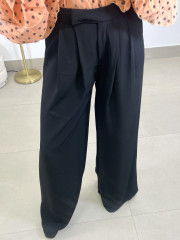 Pantalon pinzas fluido detalle cinturilla cruzada