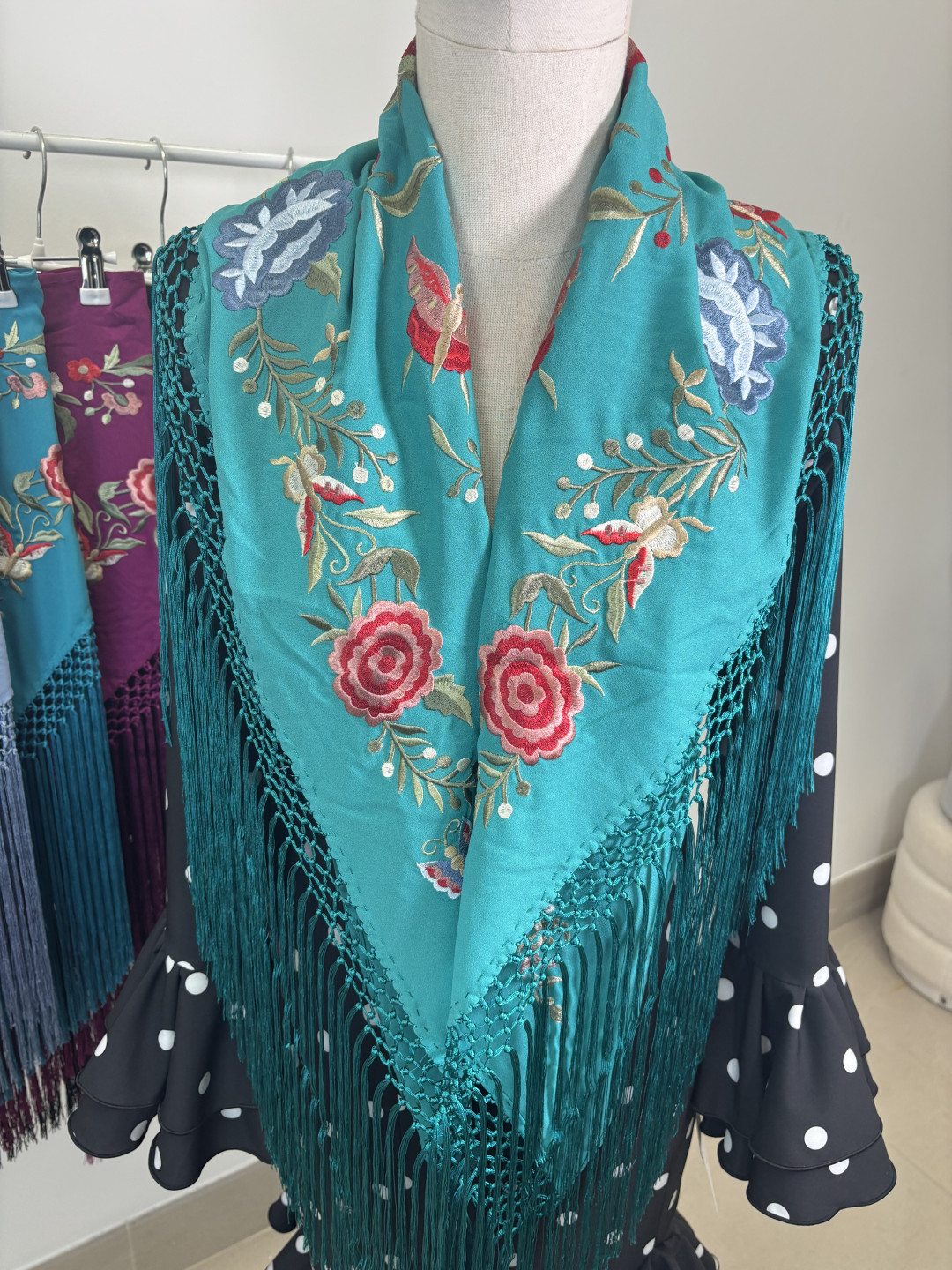 Manton flamenca fleco largo