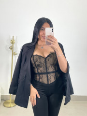 Mono detalle escote encaje beige