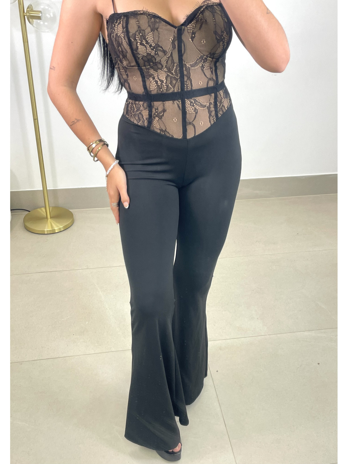 Mono detalle escote encaje beige