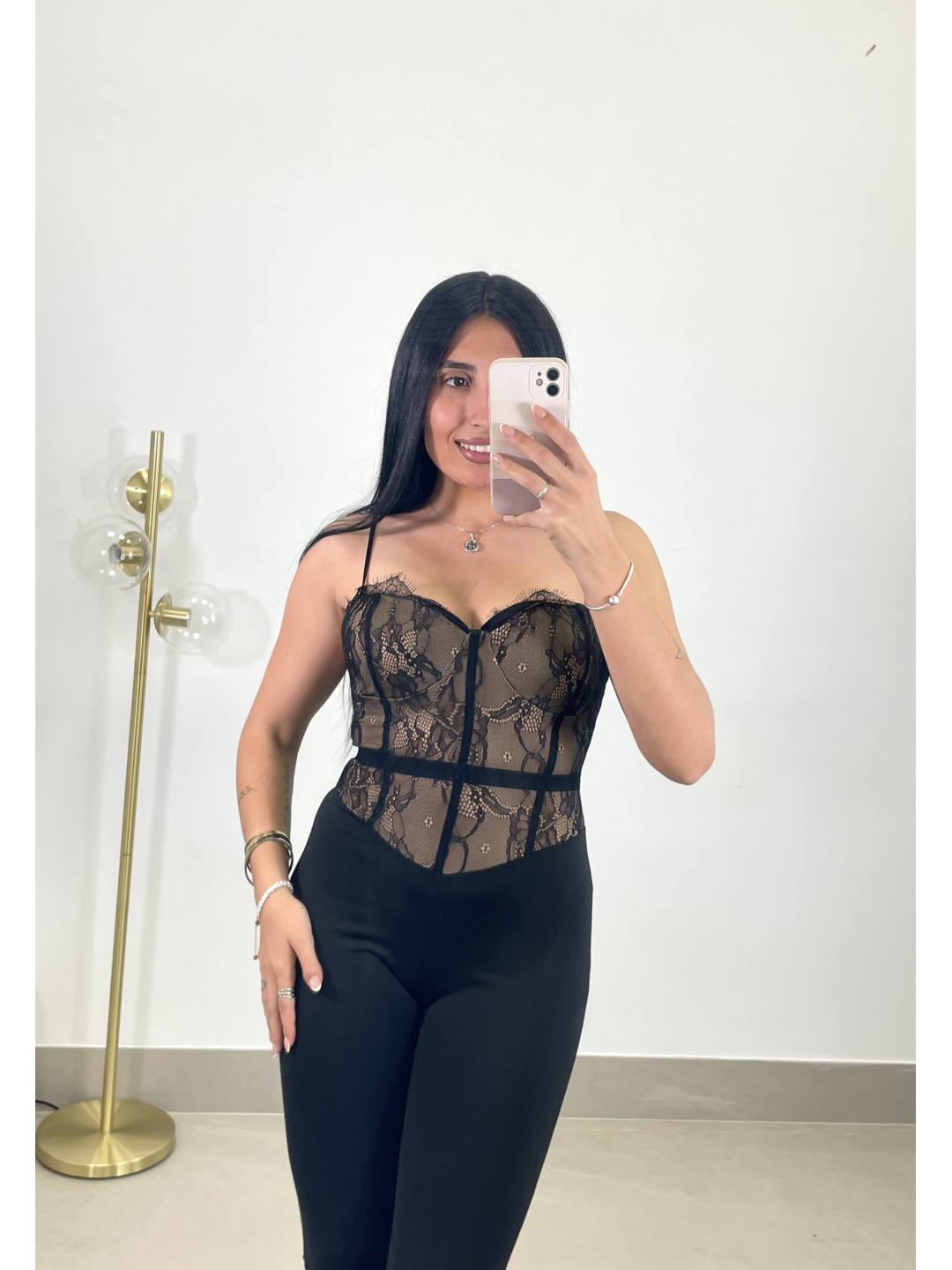 Mono detalle escote encaje beige