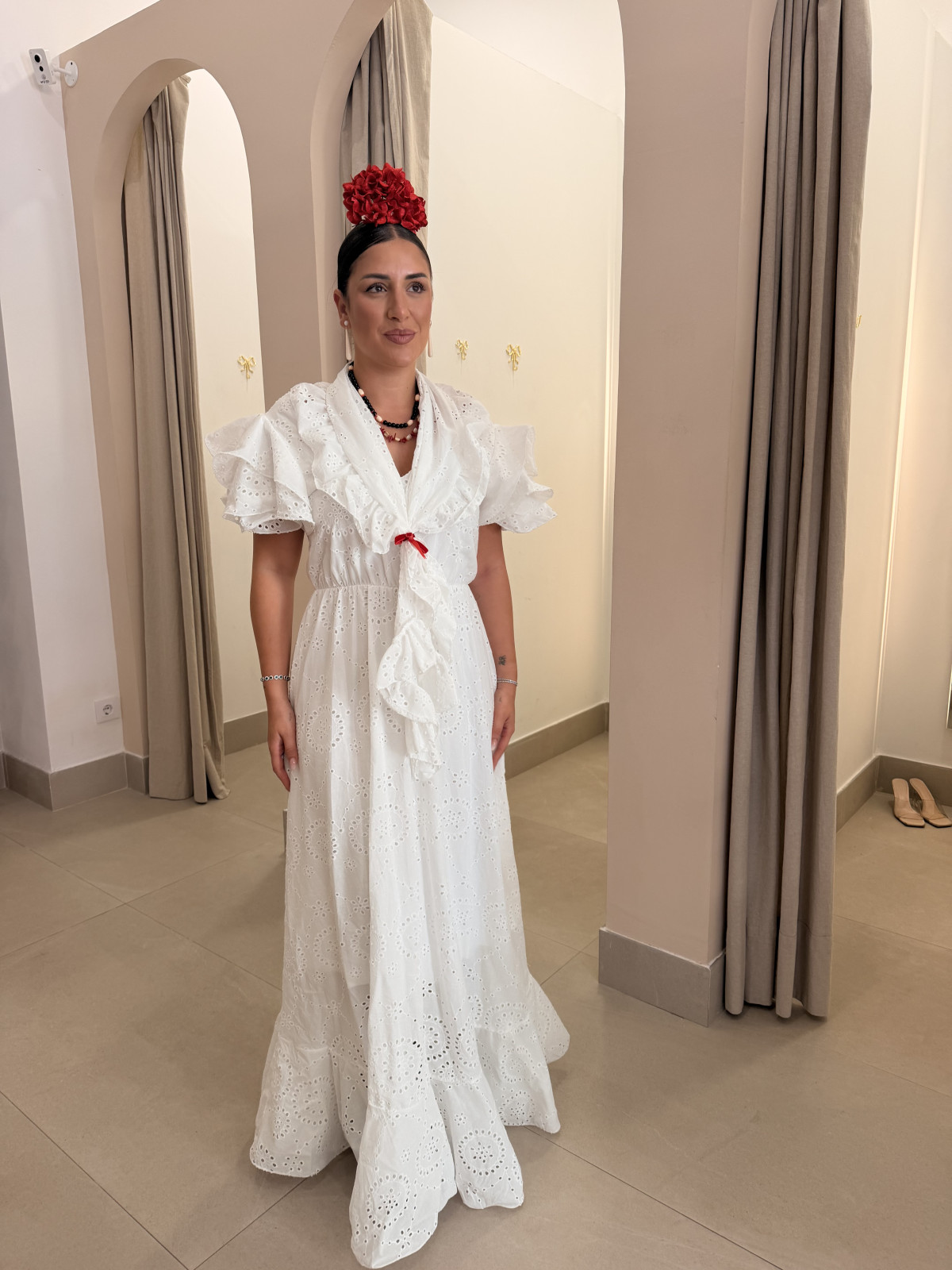 Bata perforada con piquillo Maria