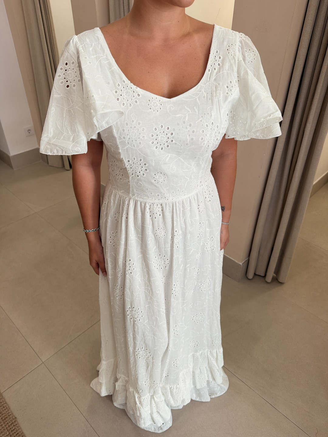 Bata perforada manga capa blanca