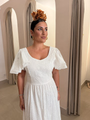 Bata perforada manga capa blanca