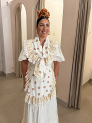 Bata perforada manga capa blanca