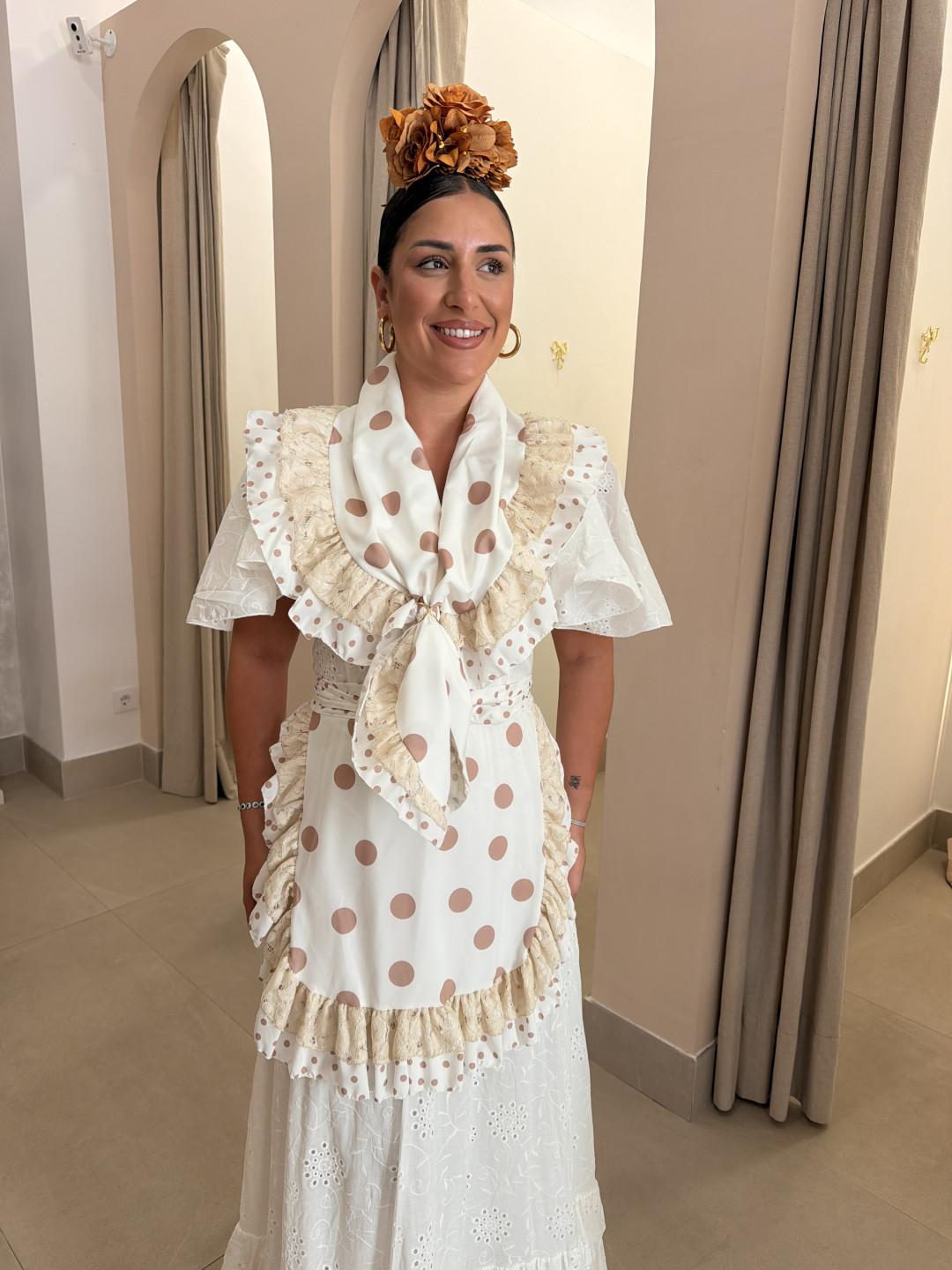 Bata perforada manga capa blanca