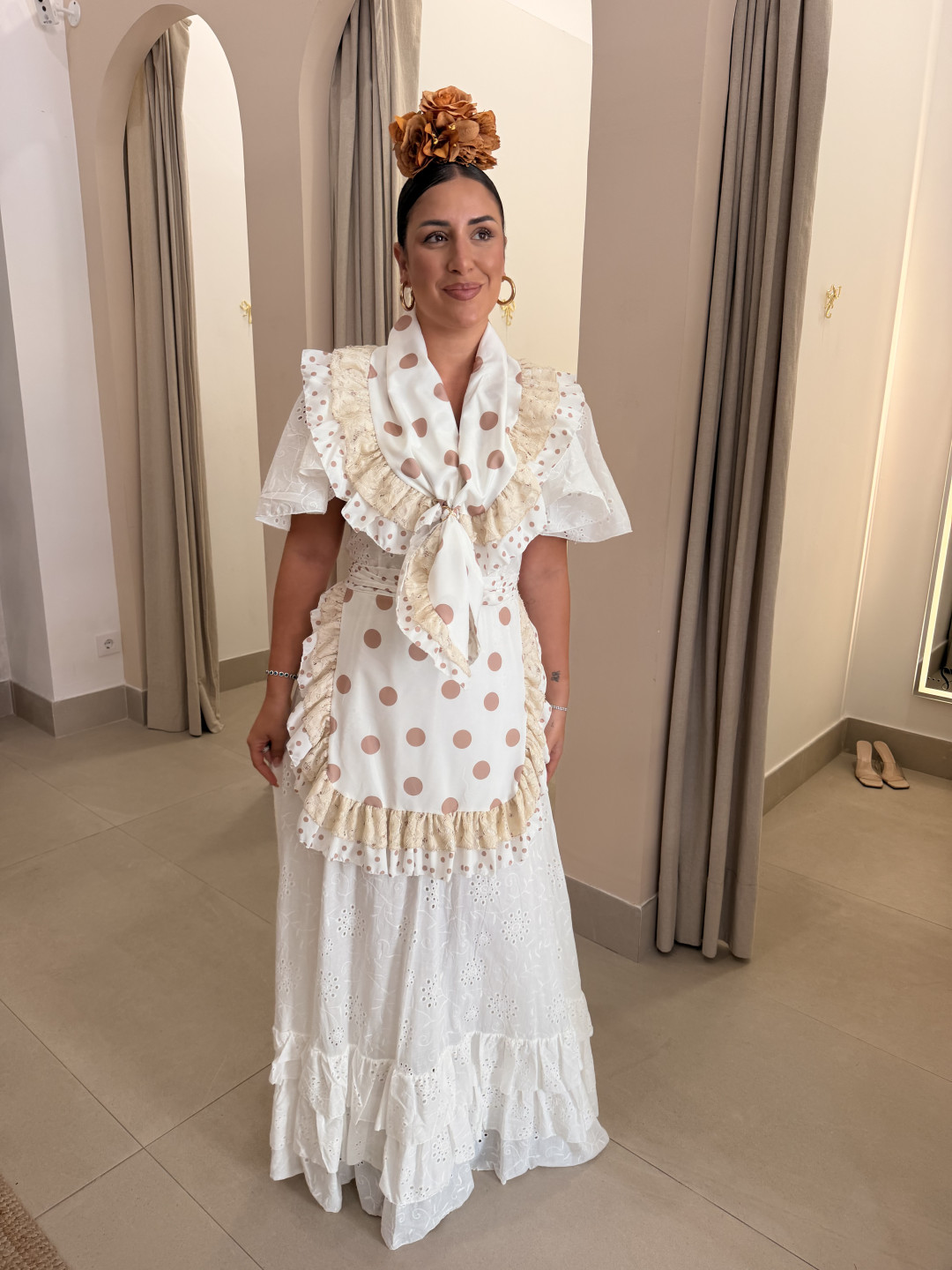 Bata perforada manga capa blanca