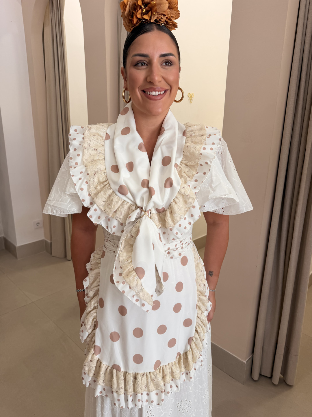 Bata perforada manga capa blanca