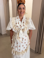 Bata perforada manga capa blanca