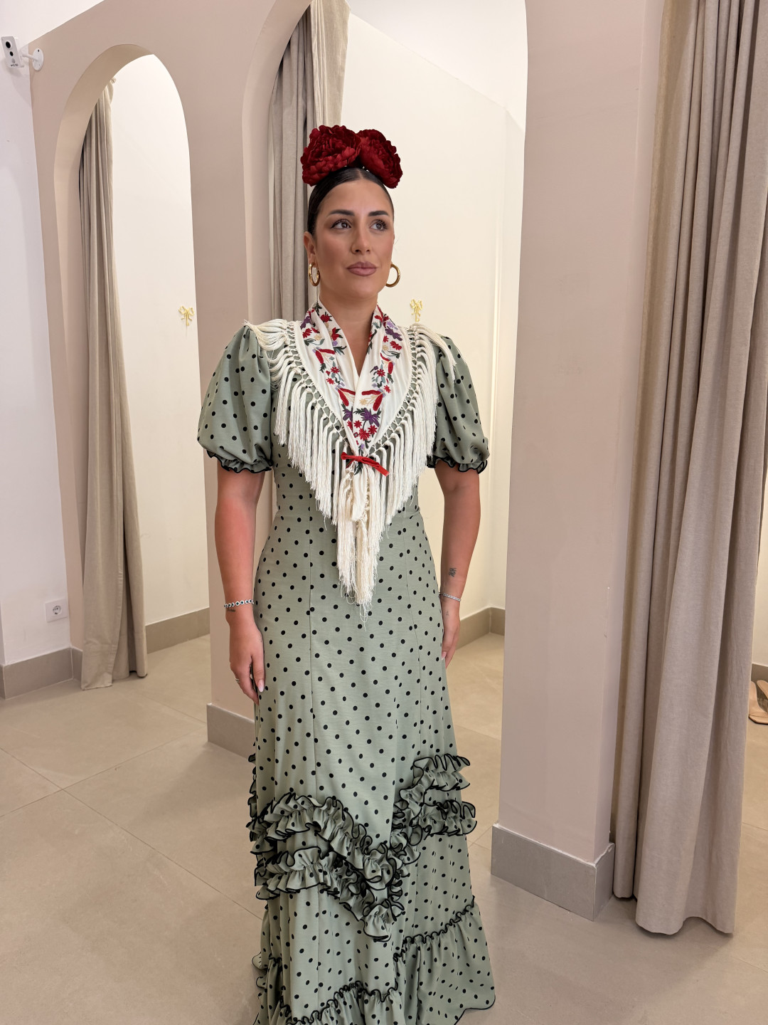 Bata marisma verde empolvado con lunar negro