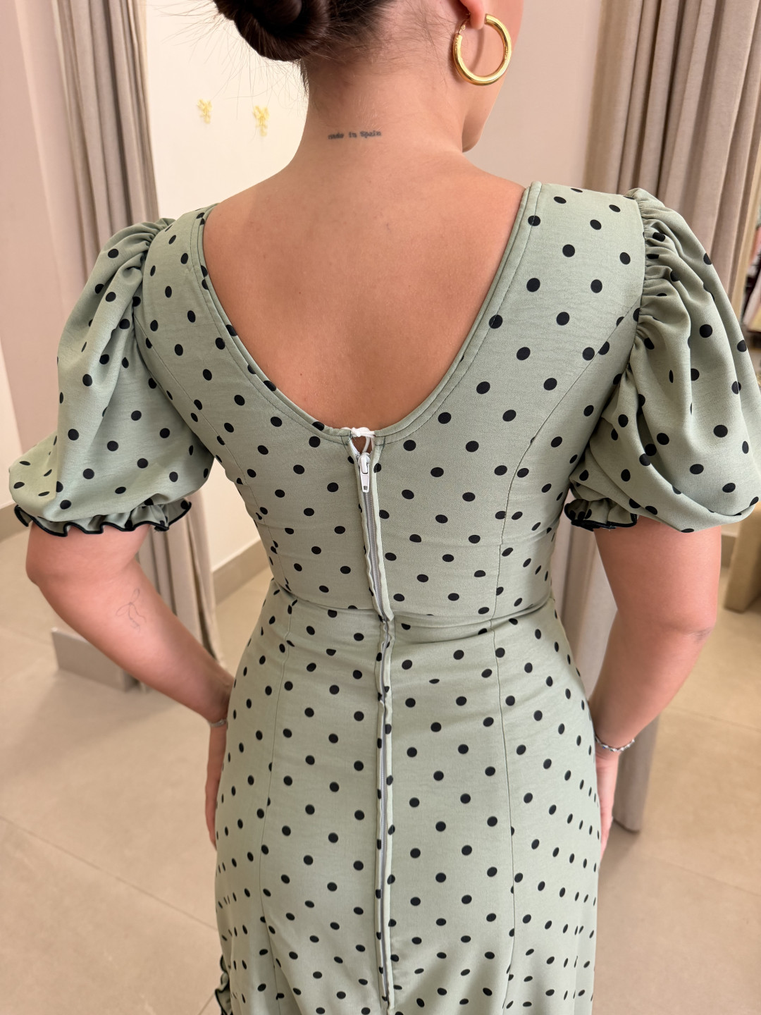 Bata marisma verde empolvado con lunar negro