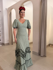 Bata marisma verde empolvado con lunar negro