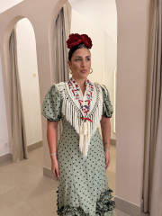 Manton pequeño blanco roto con flores