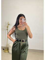 mono combinado detalle cinturon verde