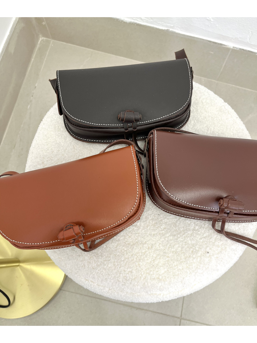 riñonera piel detalle borla