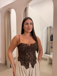 Corse detalle terciopelo chocolate