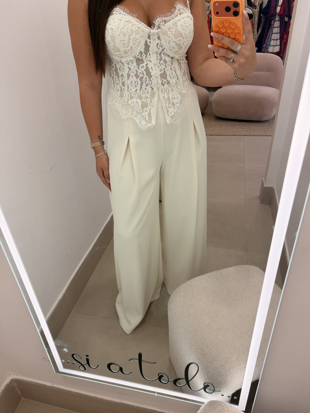 Corse detalle terciopelo blanco